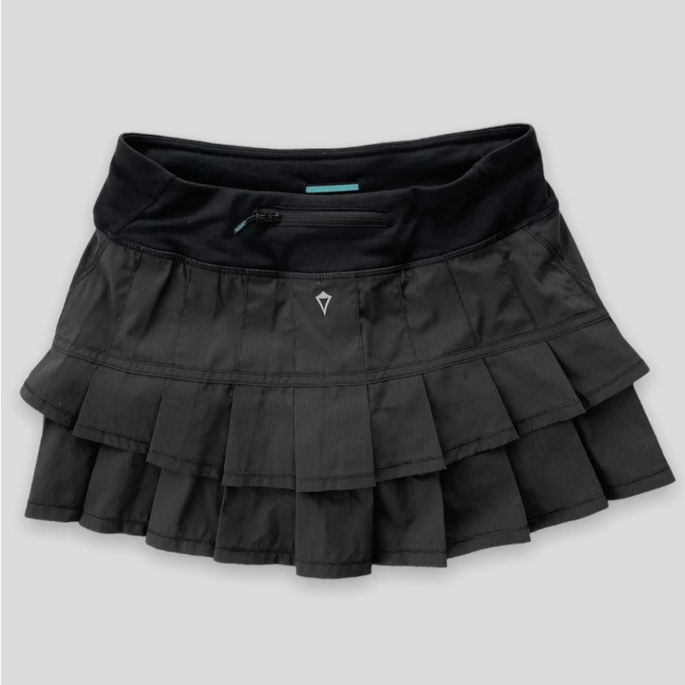 Black Iviva lululemon tennis skirt